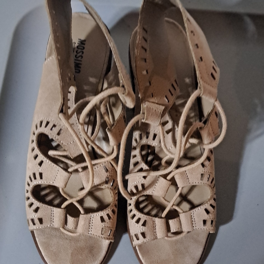 Mossimo Supply Co. Tan Sandals with Elegant Cut-Out Design